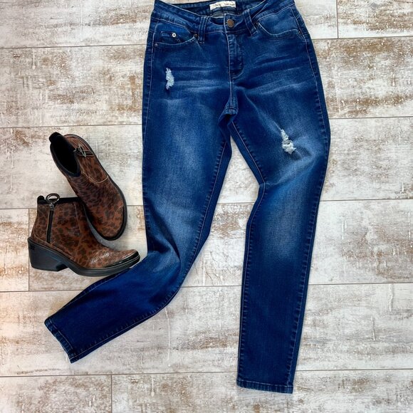 LAST CHANCE!  Fabulous Royalty WannaBettaButt? Distressed Skinny Jeans - Picture 8 of 10